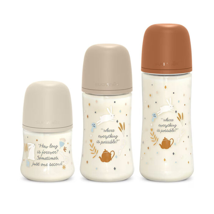 azul y marrón con un tapón gris y una tetina suave. Ideal para quienes buscan productos para bebés con entrega gratis en Mallorca
