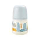 Descubre el encantador biberón Suavinex con un diseño vegetal abstracto en naranja, verde azulado y amarillo en su cuerpo, rematado con un tapón azul claro con la palabra suavinex en relieve. Compra ofertas de farmacia infantil y añade este Biberón 150ml tetina anatómica T1 M a tu colección.