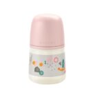 El biberón Suavinex 150ml tetina fisiológica Talla S presenta un tapón rosa y diseños abstractos con casas, mariposas y flores sobre una banda gris. Es perfecto para quienes buscan productos para bebés con entrega gratis en Mallorca y viene parcialmente lleno de líquido.