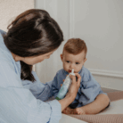 mam_y_ni_o_momento_de_limpieza_nasal